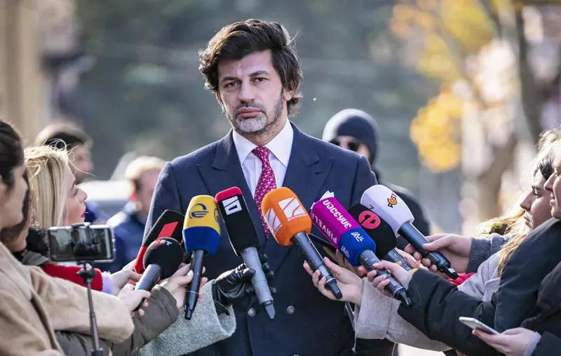 კახა კალაძის განცხადებით, თბილისის მერია 300 მიკროავტობუსის შესაძენად გამოცხადებულ ტენდერს დროებით აჩერებს