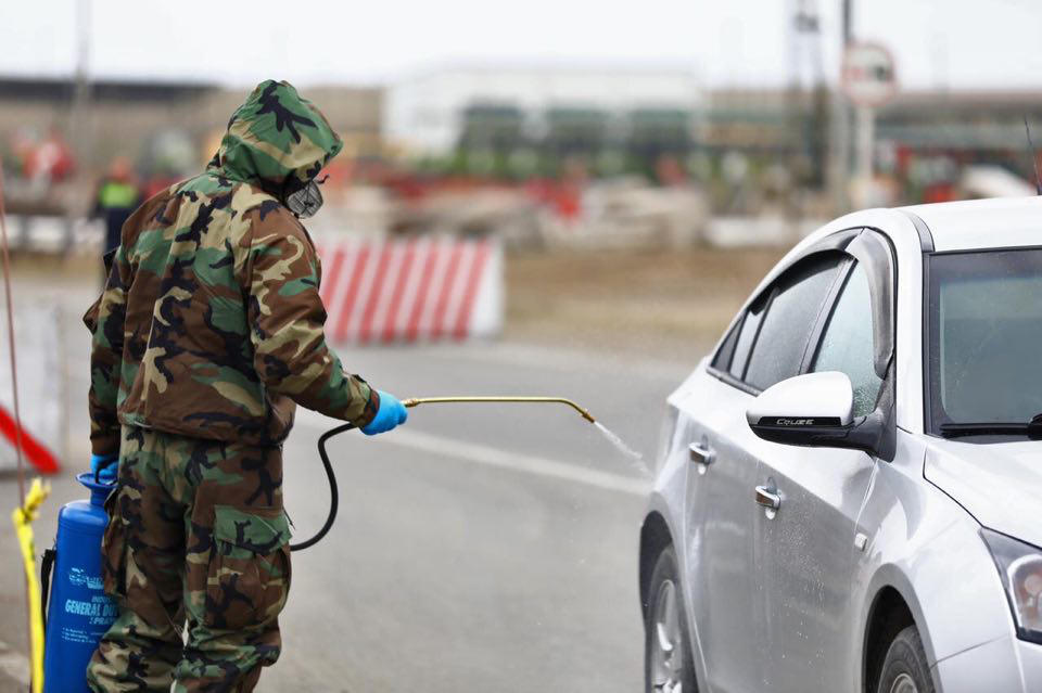 თავდაცვის სამინისტრო - თავდაცვის ძალების სწრაფი რეაგირების რადიაციული, ქიმიური და ბიოლოგიური დაცვის ასეული საკარანტინო ზონას მუდმივ რეჟიმში აკონტროლებს