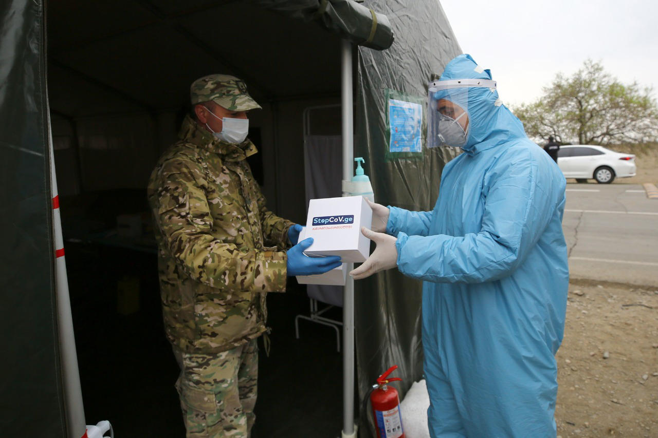ქართველ ჯარისკაცებს საქართველოში დამზადებული პირბადეები გადაეცათ