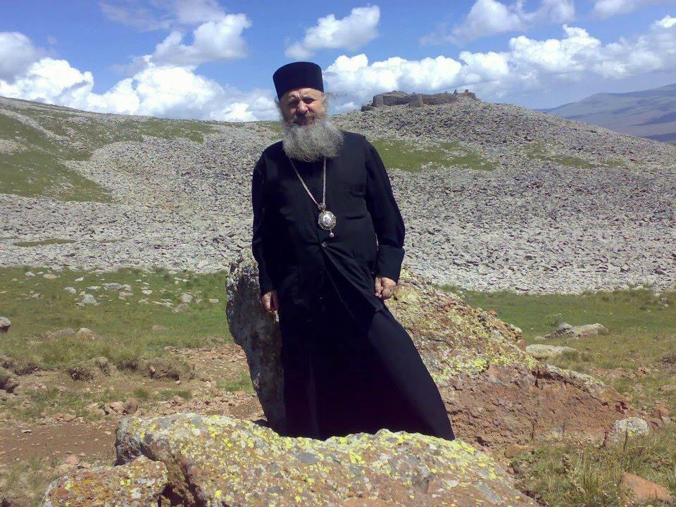 სხალთის მთავარეპისკოპოსი სპირიდონი - წირვის ჩატარება საკურთხეველში და მრევლში დისტანციის დაცვა არის ის, რასაც ექიმები ითხოვენ და შევასრულებთ, დანარჩენი მიგვაჩნია ეკლესიის დევნად
