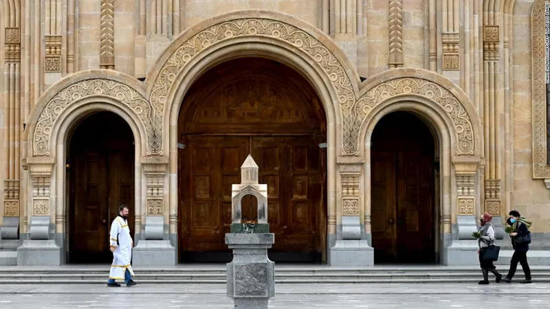 CNN – Грузинская православная церковь не внемлет призывам представителей сферы здравоохранения, из-за чего успех Грузии может оказаться под угрозой