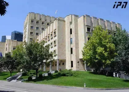 პროკურატურამ გუდაურში მომხდარი მკვლელობის საქმეზე ბრალდებული მერაბ კობიაშვილის მიმართ ჯგუფურად განხორციელებული ძალადობის ფაქტზე, 6 პირს ბრალი წაუყენა