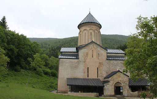Clergymen of Kintsvisi monastery clash with each other