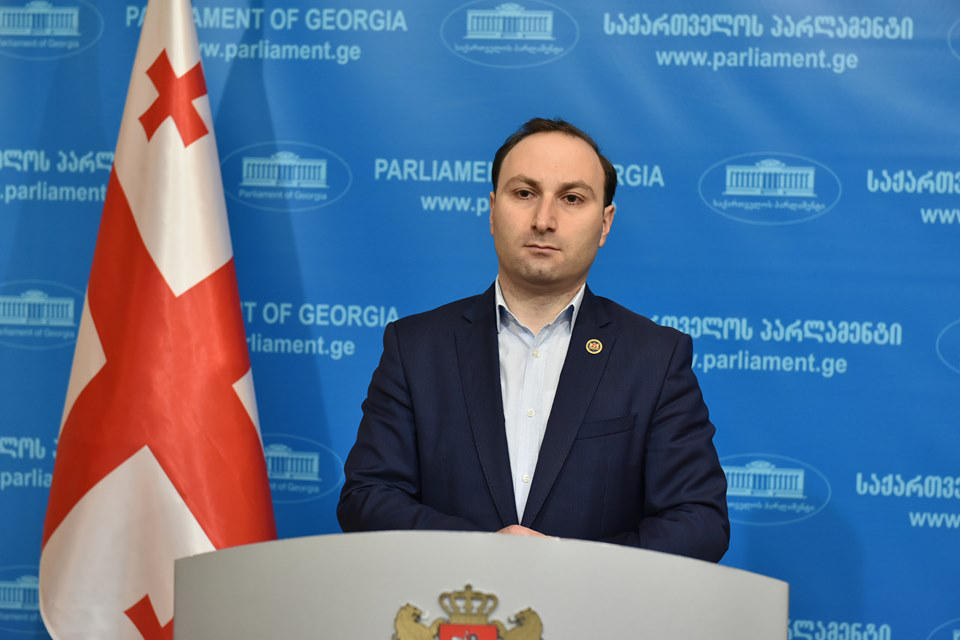 ანრი ოხანაშვილი - ვიცი, რომ პირბადე რამდენიმე თეთრი ღირს, მისი დეფიციტი არ არსებობს, ამიტომ დავიცვათ ერთმანეთი