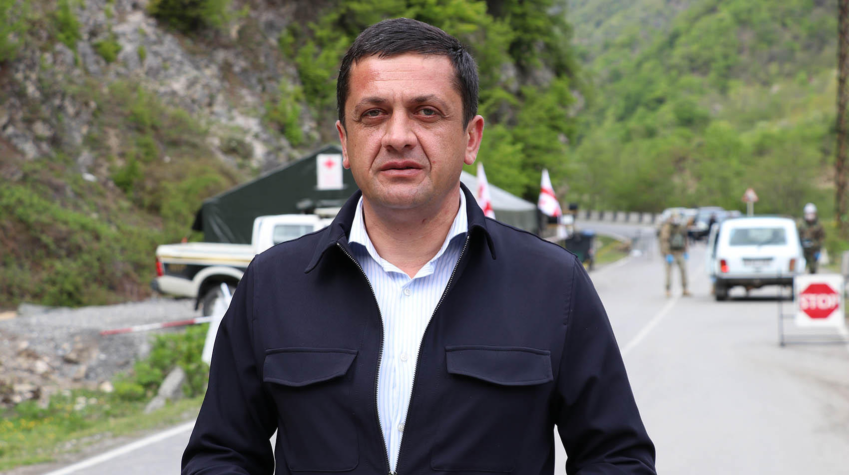 არჩილ ჯაფარიძის განცხადებით, ძლიერი წვიმის შედეგად ონის მუნიციპალიტეტის სოფლებში 2000-მდე ადამიანია ჩარჩენილი