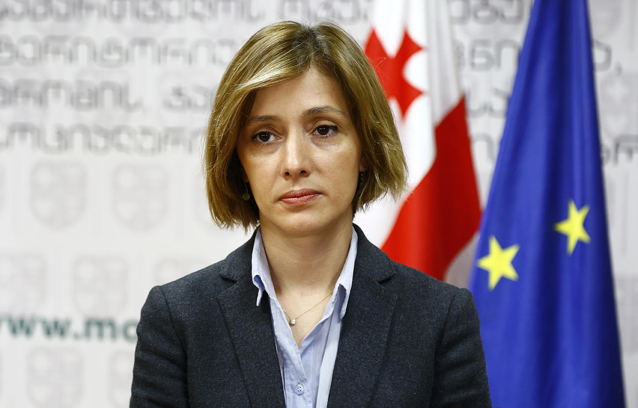 ჯანდაცვის სამინისტროს ინფორმაციით, ახალშობილი, რომელიც ოჯახს ჩამოართვეს, სახელმწიფო მზრუნველობის ქვეშაა და მის გაშვილებაზე გავრცელებული ინფორმაცია სიმართლეს არ შეესაბამება