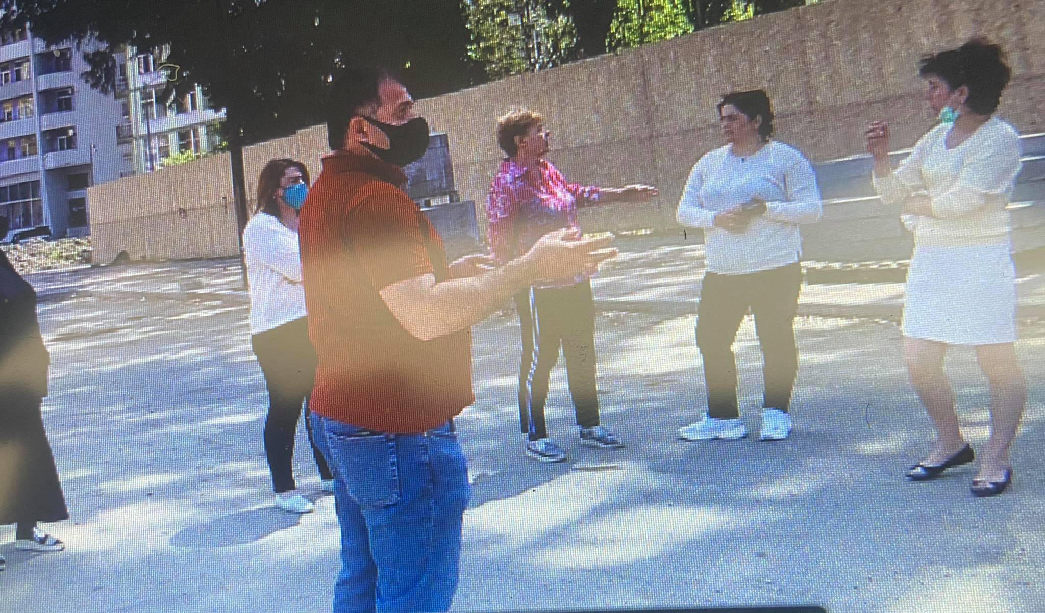 ბათუმში, ინასარიძის ქუჩის მცხოვრებლები აცხადებენ, რომ მრავალსართულიანი კორპუსის მშენებლობა იგეგემება, რასაც აპროტესტებენ