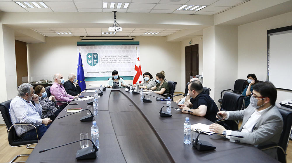 В Грузии временно приостановлено применение «Плаквенила» для лечения COVID-19