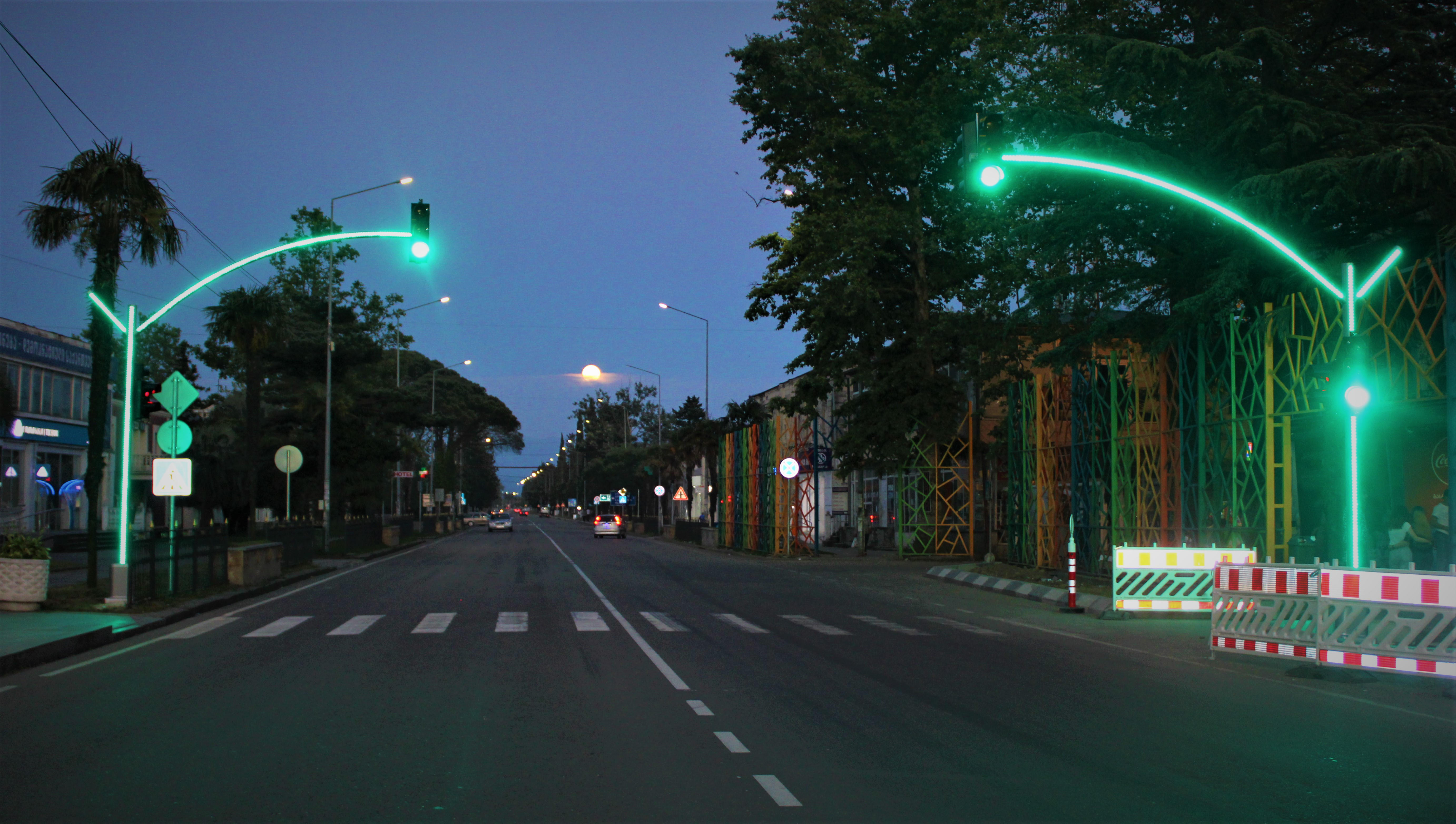 აბაშაში მოძრაობის მარეგულირებელი შუქნიშანი დამონტაჟდა