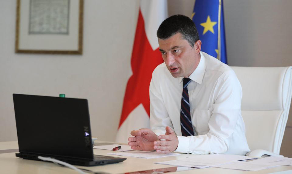 მთავრობის გადაწყვეტილებით, საზოგადოებრივი თავშეყრის ადგილებში, ტრანსპორტსა და რესტორნებში დადგენილი წესებისა და სტანდარტების კონტროლი გამკაცრდება