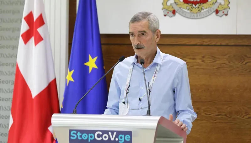 პაატა იმნაძის განცხადებით, თუ პაციენტს კლინიკური ნიშნები აქვს, ანტიგენზე დამყარებული სწრაფი ტესტის შედეგი PCR-ით გადამოწმებას აღარ ექვემდებარება