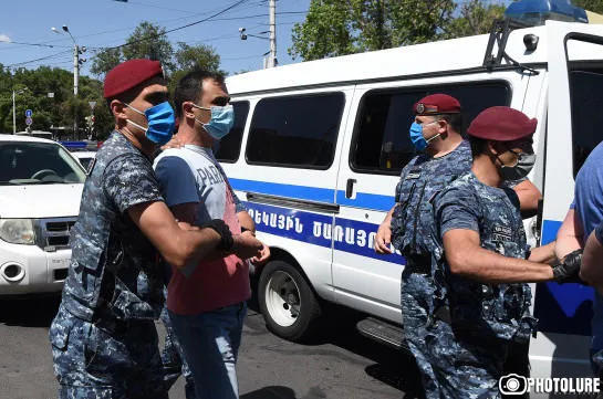 По информации армянских медиа, в ходе протестной акции задержали 252 сторонников лидера оппозиции