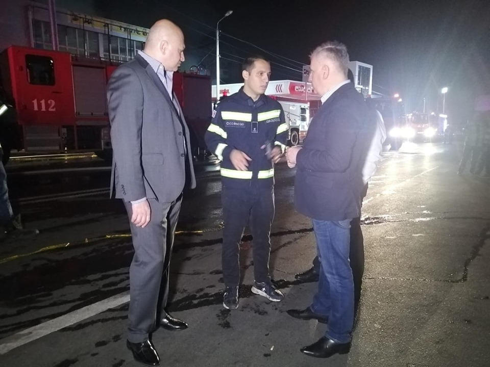 ვარკეთილში ხანძრის ქრობის პროცესს შს მინისტრის მოადგილე და საგანგებო სიტუაციების მართვის სამსახურის ხელმძღვანელი პირადად ხელმძღვანელობენ