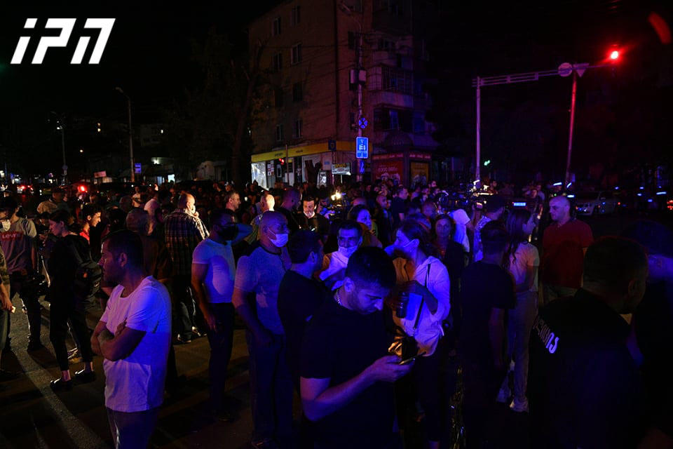 ვარკეთილის ბაზრობის მოვაჭრეების ნაწილი აცხადებს, რომ პროდუქცია დაზღვეული არ ჰქონდათ