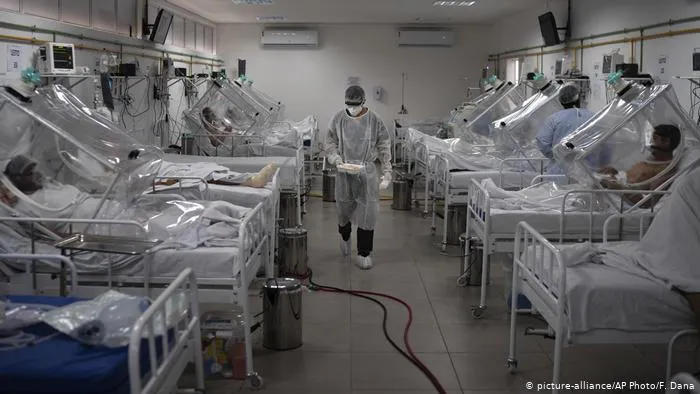 В Бразилии за прошедшие 24 часа выявлен 54 771 случай коронавируса, общее число инфицированных превысило 1 миллион