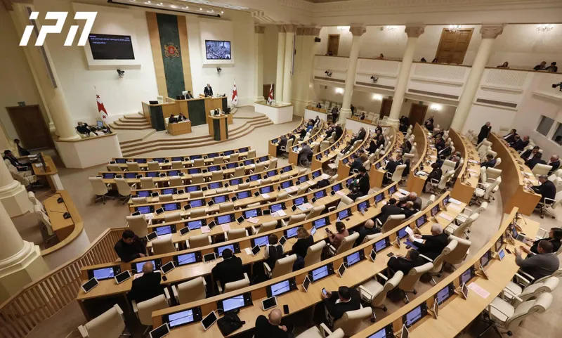 Parliament backs draft constitutional amendments in first reading