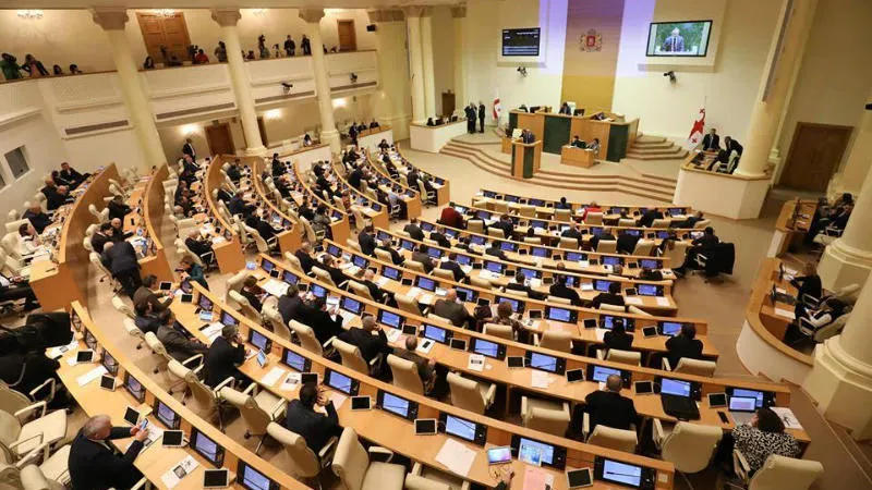 პარლამენტმა პირველი მოსმენით მხარი დაუჭირა ცვლილებებს, რომელიც ბავშვთა მიმართ დანაშაულებზე სანქციებს ამკაცრებს