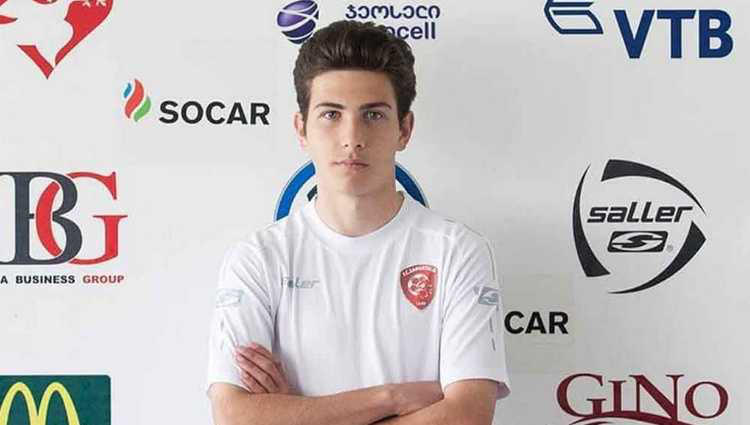 გიორგი შაქარაშვილის ოჯახის ახლობელი - ამბობენ, რომ თავის ქალა აქვს ჩამტვრეული და დაზიანებები აქვს მიყენებული