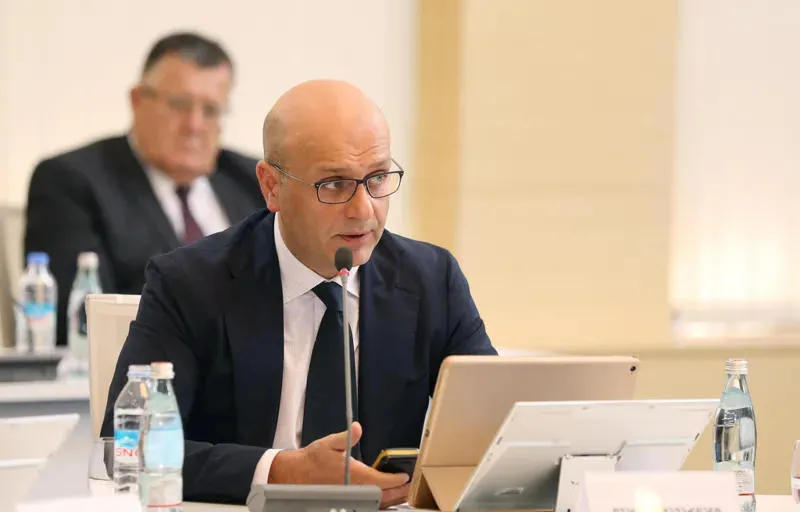 ფინანსთა მინისტრი - 50 000 ტურისტი რომ შემოვიდეს წლის ბოლომდე, ეს ზღვაში წვეთია ეკონომიკისთვის, მათი 1 პროცენტიც რომ დაინფიცირდეს, ამან საკმაოდ სერიოზული გავრცელება შეიძლება გამოიწვიოს