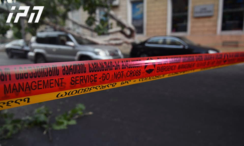 საგანგებო სიტუაციების მართვის სამსახურის ინფორმაციით, უხვი ნალექის შედეგად გამოწვეული პრობლემების გამო,  დიდ დიღომსა და სოფელ დიღომში 17 ჯგუფი მუშაობს