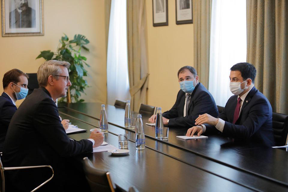 არჩილ თალაკვაძემ ევროკავშირის ელჩთან შეხვედრაზე საპარლამენტო არჩევნებთან დაკავშირებით ისაუბრა