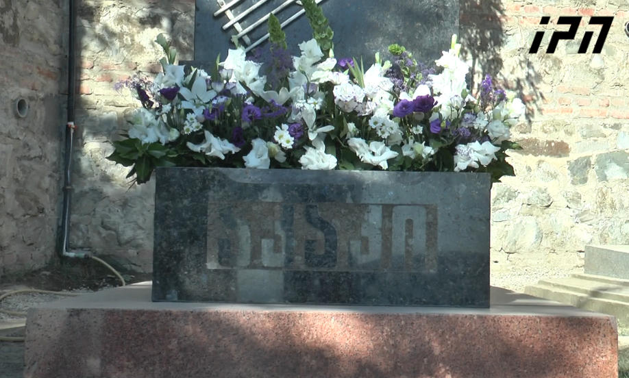 სამეცნიერო ცენტრის წარმომადგენლები და პოეტები აკაკი წერეთლის წმინდანად შერაცხვას ითხოვენ