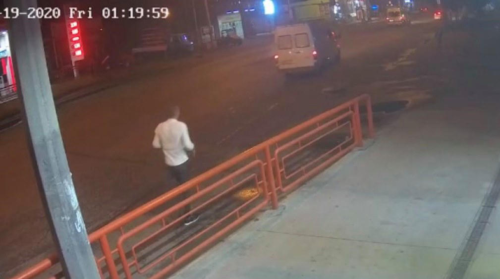 პირი, რომელიც გური ამირხანაშვილთან შესახვედრად თეთრი მიკროავტობუსით მივიდა, ხაშურის მკვიდრი ლაშა ლურსმანაშვილია