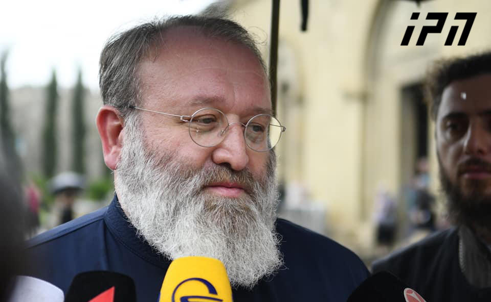 მეუფე მელქისედეკი  - მტკივა ქართველი ახალგაზრდების წინააღმდეგ მოქნეული ხელი, მეწვის ცრემლსადენი გაზის გამო დახუჭული თვალები და მცივა სუსხიან ღამით გაყინულ სხეულზე - საქართველო და ქართველი ხალხი გაიმარჯვებს!