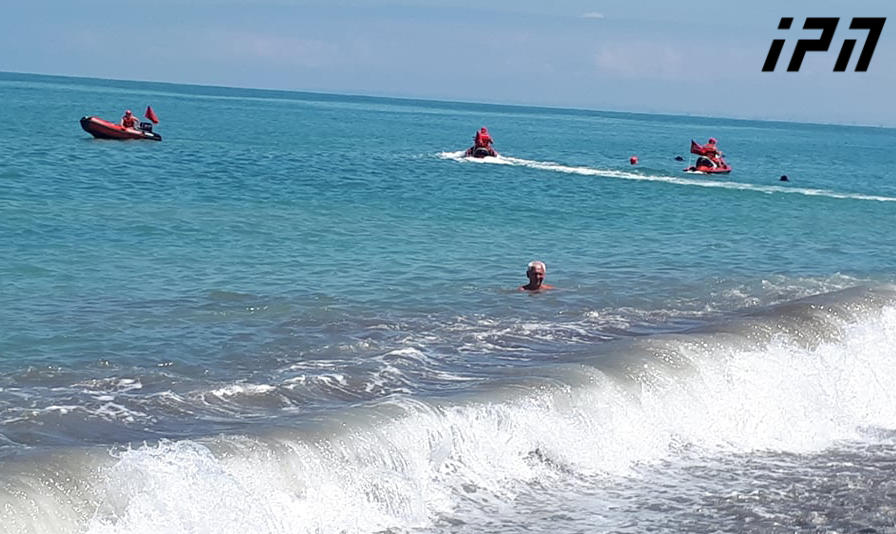ბათუმში, ზღვაში ახალგაზრდა მამაკაცს ეძებენ