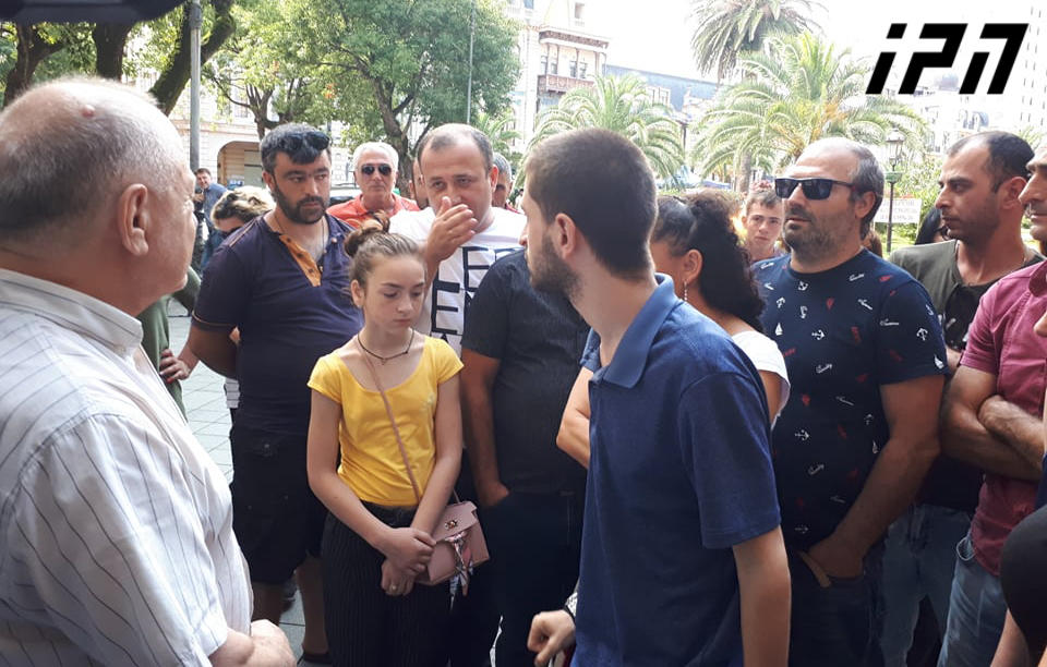 აჭარის მთავრობის სახლთან აქცია მიმდინარეობს