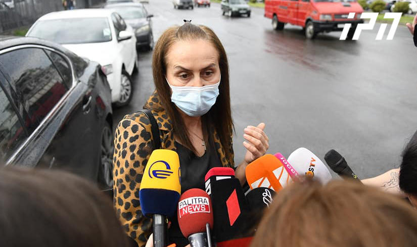 ადვოკატი - მიკროსაფინანსო ორგანიზაციაში შეჭრილ ლევან ზურაბაშვილს ხელში ხელყუმბარის ფორმის სანთებელა ეჭირა - ის აზარტული თამაშების მსხვერპლია და მისი მხრიდან ეს იყო ერთგვარი პერფორმანსი