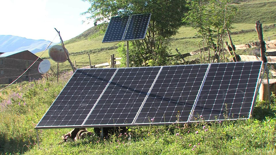 მაღალმთიანი დასახლებების უშუქოდ დარჩენილ სოფლებში, მზის ელექტროსადგურები დამონტაჟდა