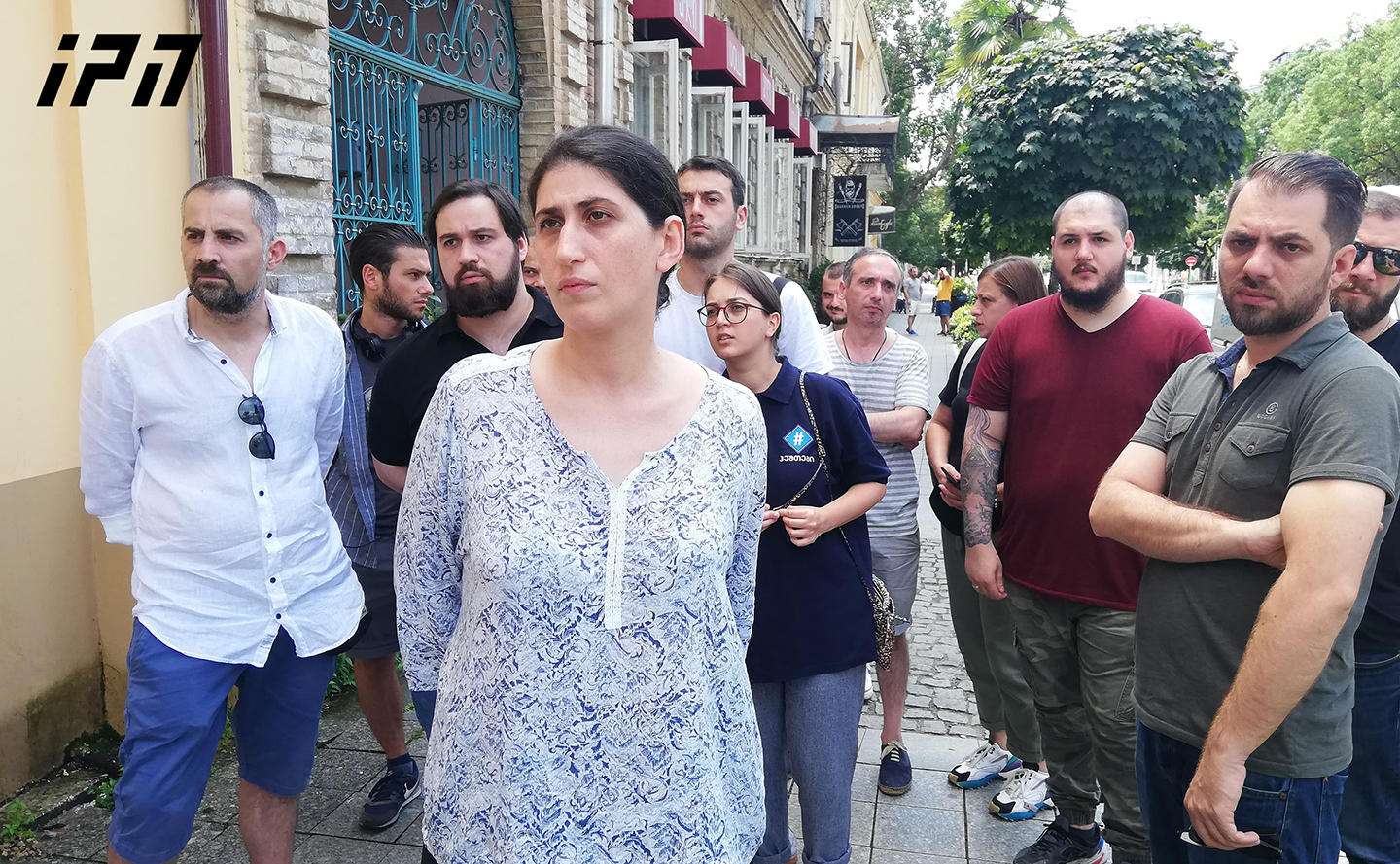 აჭარის ტელევიზიის თანამშრომლების ნაწილი გათავისუფლებული კოლეგების სამსახურში აღდგენას ითხოვს