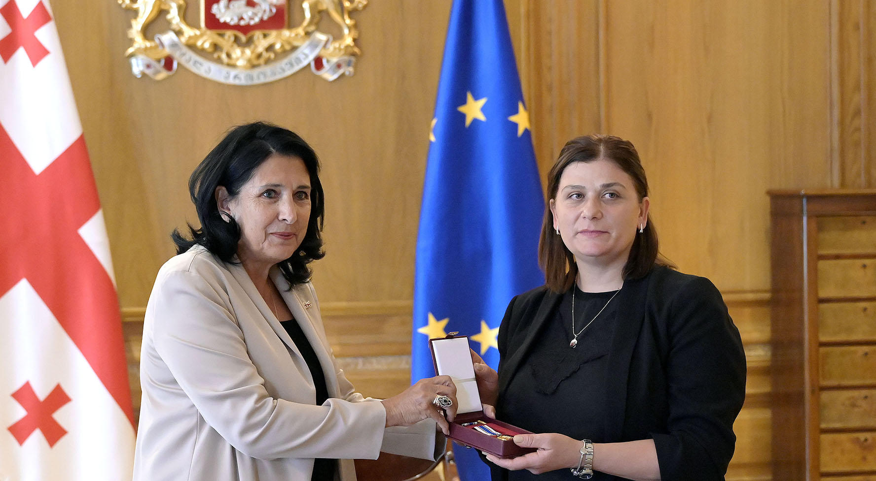 საქართველოს პრეზიდენტმა ივანე კუპრაძე, სიკვდილის შემდეგ, ღირსების ორდენით დააჯილდოვა