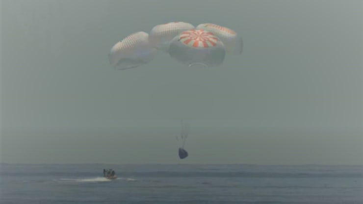 SpaceX-სა და NASA-ს მიერ გაშვებული კერძო ხომალდი Crew Dragon-ი დედამიწაზე დაბრუნდა