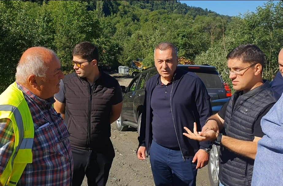გოჩა ენუქიძე - სტიქიით დაზარალებულ ონის მუნიციპალიტეტის ყველა სოფელს ელექტროენერგიის მიწოდება აღუდგა