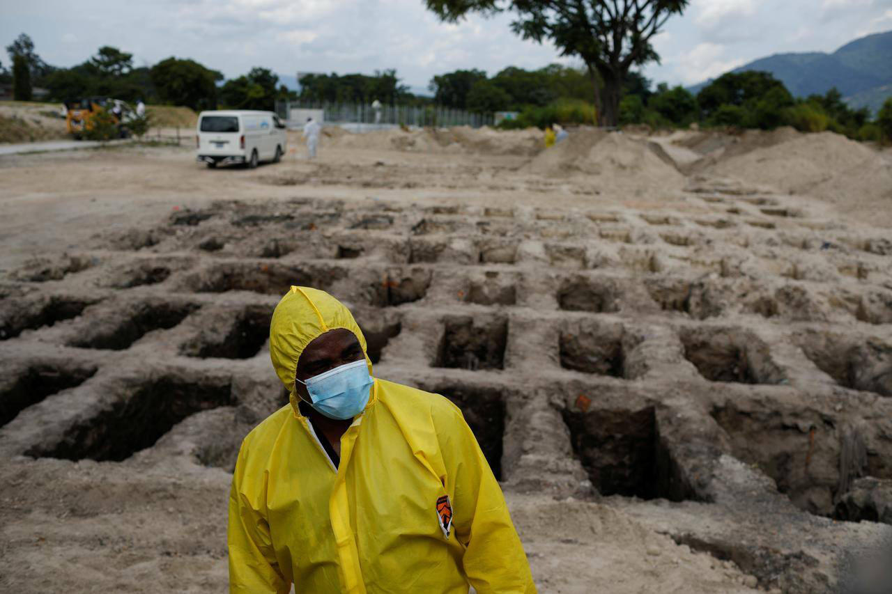 Reuters – В среднем каждые 15 секунд в мире от коронавируса умирает 1 человек