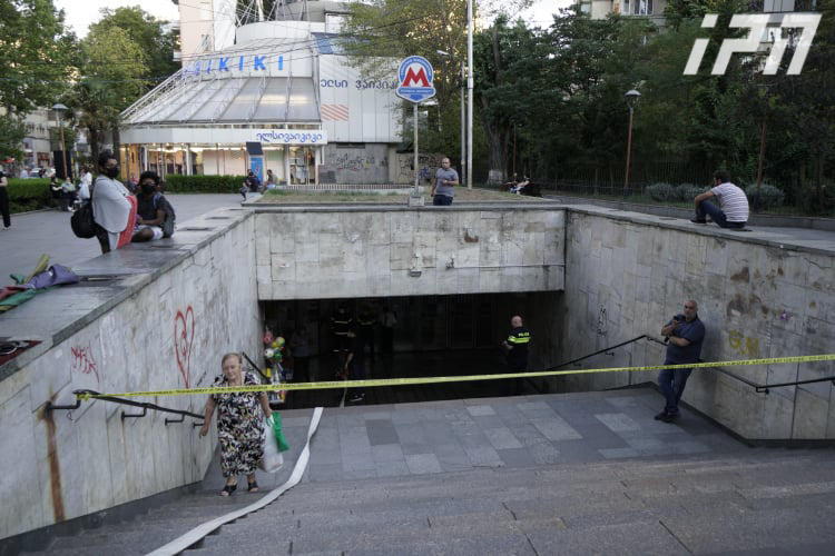 თბილისის მეტროს საბურთალოს ხაზზე დაკვამლიანების გამო მოძრაობა შეწყდა