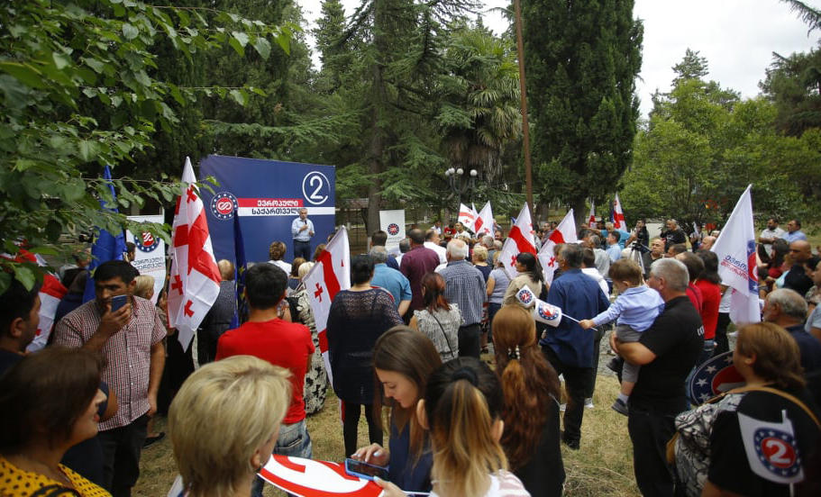 დავით ბაქრაძე გურჯაანში მხარდამჭერებს შეხვდა და მაჟორიტარობის კანდიდატი წარუდგინა