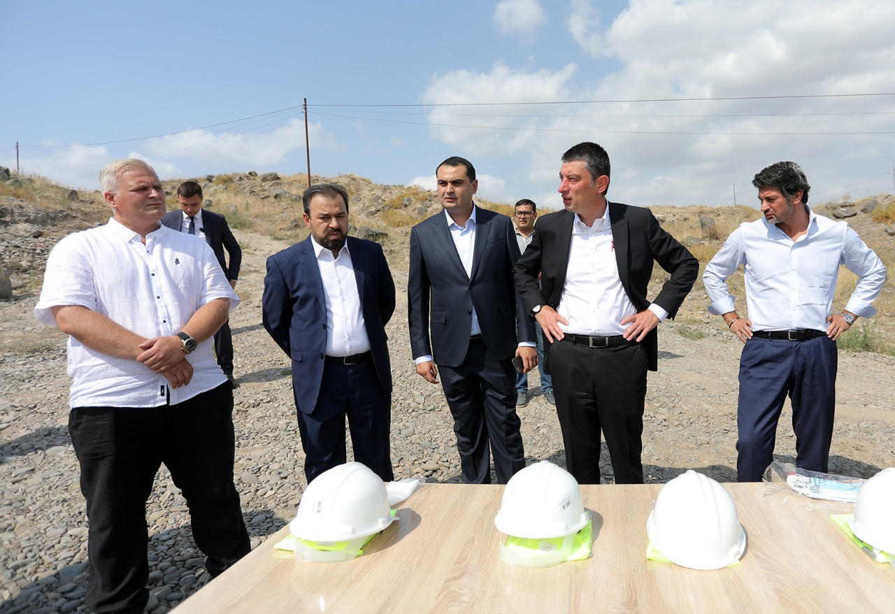 „ქართული ოცნების" ლიდერები მარნეულში, წყალმომარაგების სისტემის მშენებლობის პროცესს გაეცნენ