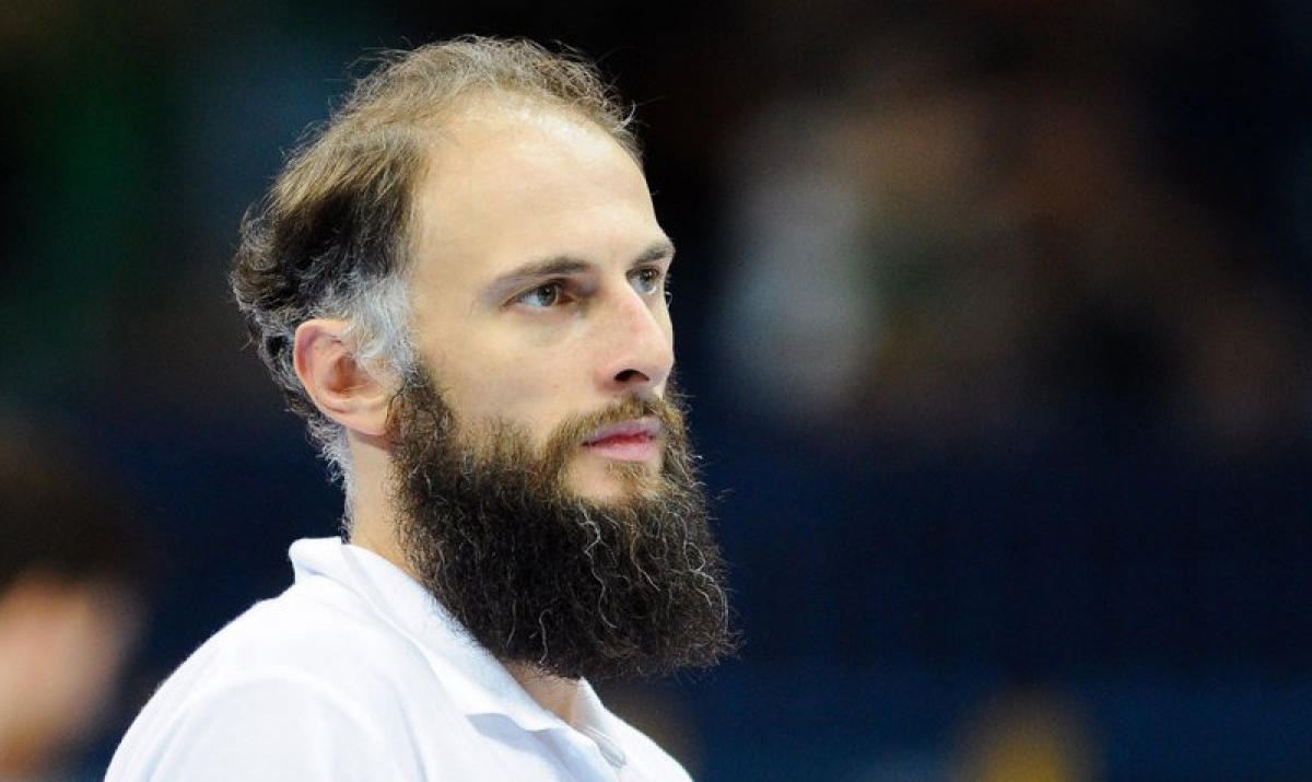 ვიქტორ სანიკიძის ძმა, მამა და დეიდა სტაციონარში გადაიყვანეს, თავად კალათბურთელი კი კარანტინში გადავიდა