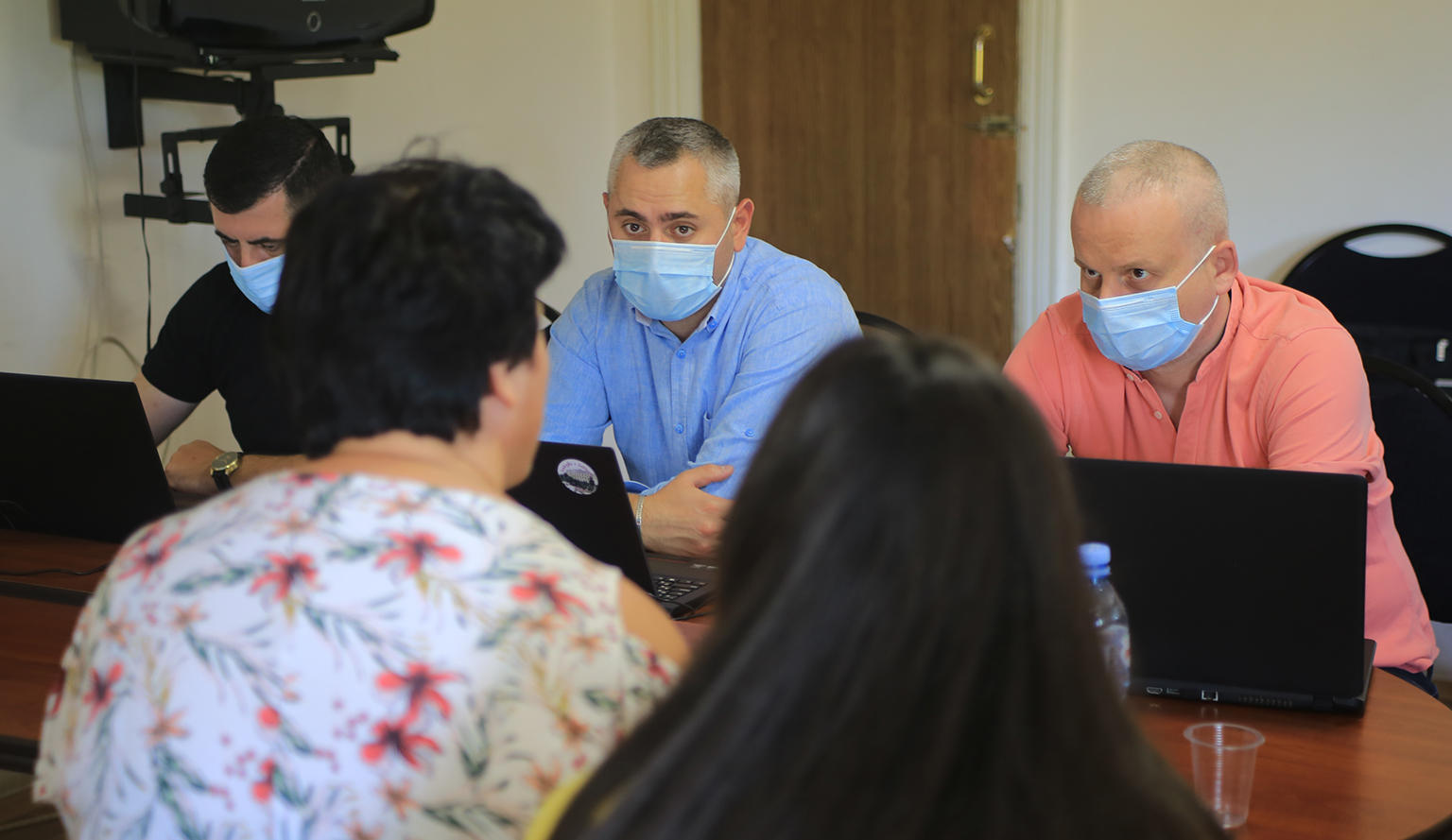 წყალტუბოს ბინების განაწილებასთან დაკავშირებით დევნილი ოჯახების მიღება გაიმართა