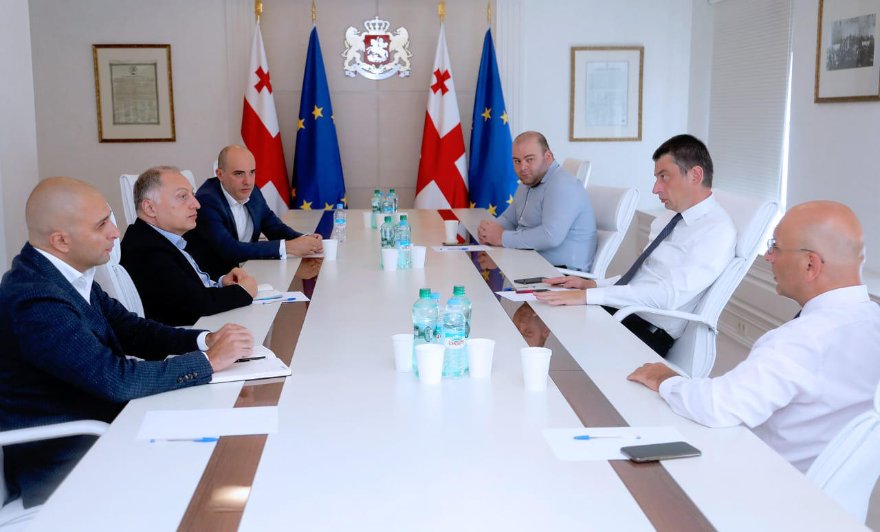 17 წლის ასაკის ჩათვლით ბავშვებისთვის განკუთვნილი 200-ლარიანი დახმარება საბანკო დავალიანების მქონე პირებს არ ჩამოეჭრებათ