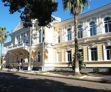 ბათუმის მერია თაყაიშვილის ქუჩის მოსახლეობის პროტესტზე - შენობა წლების წინ არის მიტოვებული, ობიექტთან დაკავშირებით მიმდინარეობს კერძო დავა - ხელშემწყობ ღონისძიებებს განვახორციელებთ მას შემდეგ, რაც სასამართლო პროცესები დასრულდება