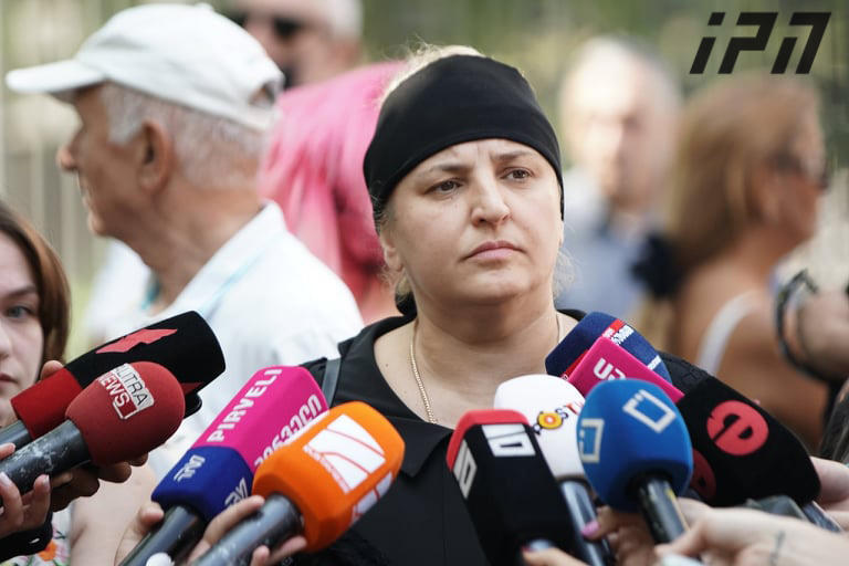 თამარ ბაჩალიაშვილის დედა  თბილისის საქალაქო სასამართლოში მაგისტრატი მოსამართლის თანდასწრებით ჩვენებას აძლევს