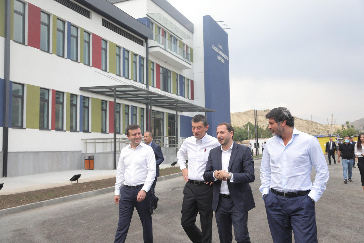 „ქართული ოცნების“ ლიდერებმა კასპის ახლად აშენებული პროფესიული კოლეჯი და ინოვაციების ცენტრის სამშენებლო სამუშაოები დაათვალიერეს