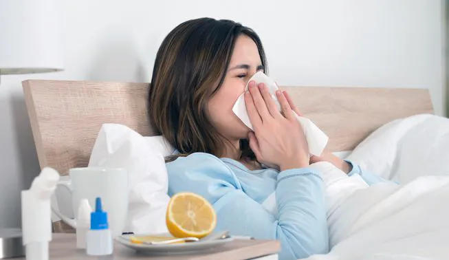 სპეციალისტები მოსახლეობას აფრთხილებენ, რომ შემოდგომის პერიოდში  სეზონური ვირუსები გააქტიურდება, რომელთა ნაწილი ბავშვებსა და ხანდაზმულ პაციენტებში ფილტვის ანთებით შეიძლება გართულდეს