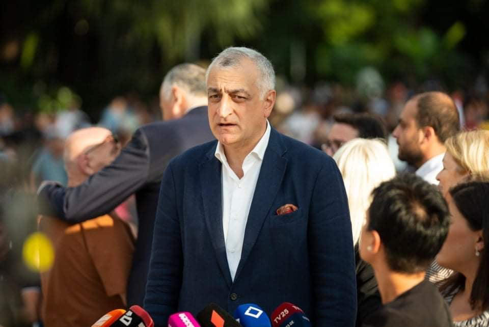 მამუკა ხაზარაძე - კითხვა მაქვს „ ოცნებასთან", რატომ გჭირდებათ ხელისუფლებაში დარჩენა, ნუთუ ამ გაპარტახებულ 8  წელიწადზე პასუხისმგებლობას ვერ იღებთ?