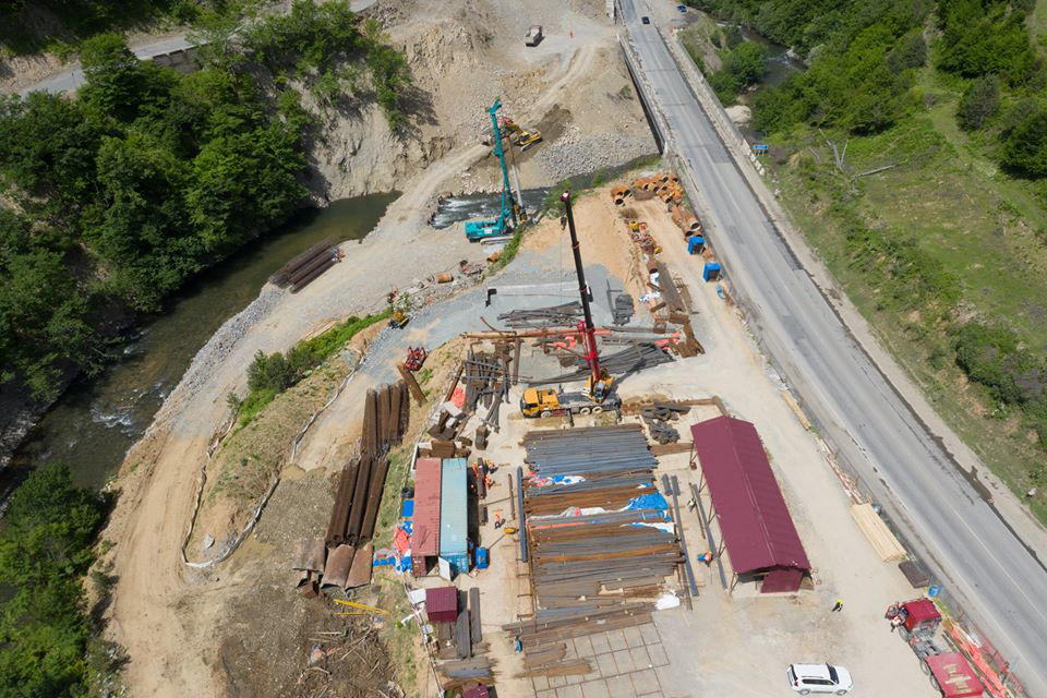 საავტომობილო გზის უბისა-შორაპნის მონაკვეთზე მიმდინარე სამუშაოების მწარმოებელი ერთ-ერთი კონტრაქტორი კომპანიის სპეციალისტი დაშავდა