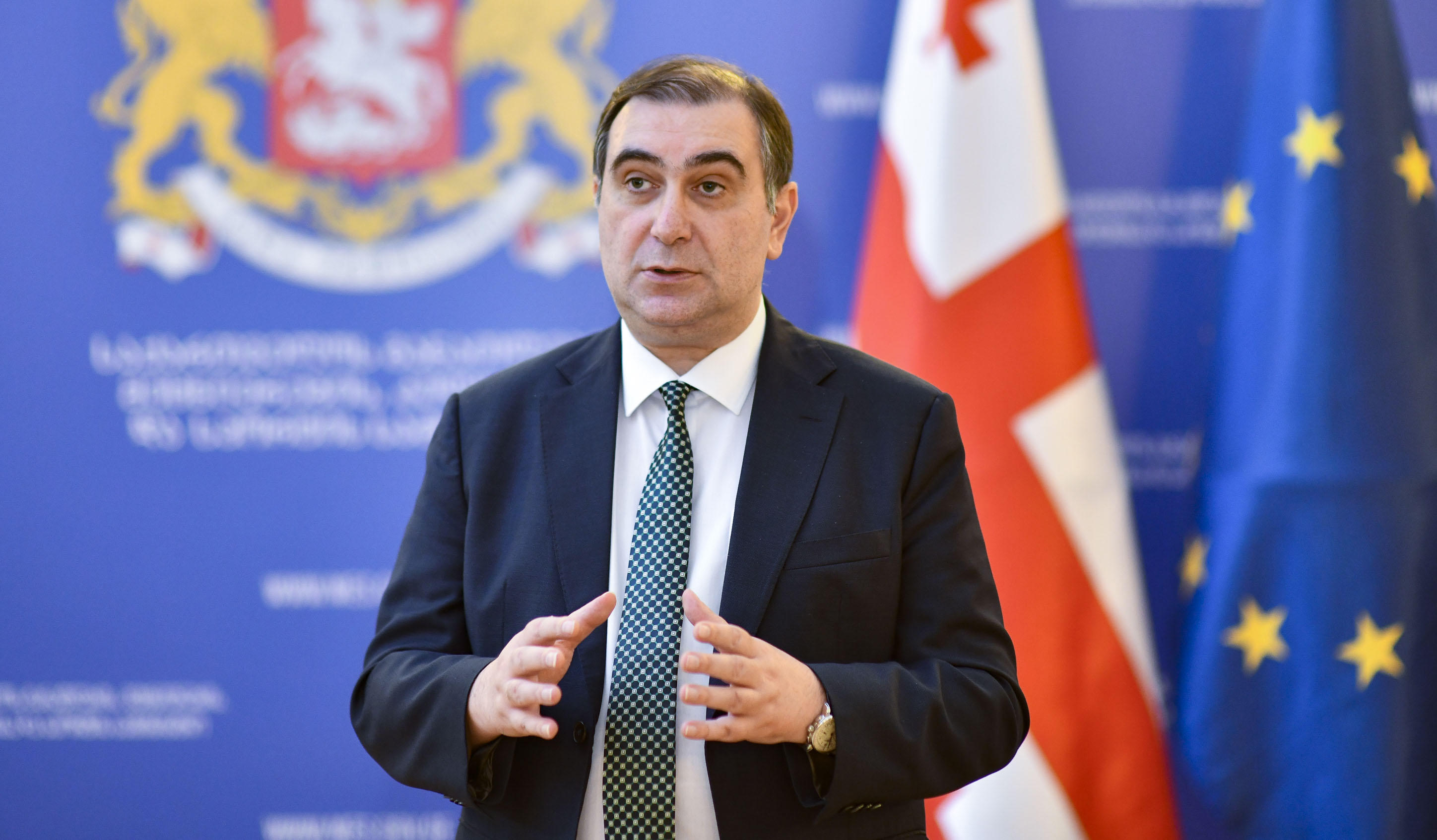 განათლების მინისტრის ინფორმაციით, იმ ქალაქსა და სოფელში, სადაც ინფიცირების მაჩვენებელი 4%-ზე ქვემოთ იქნება, 4 ოქტომბრიდან სწავლა განახლდება საკლასო ოთახებსა და აუდიტორიებში
